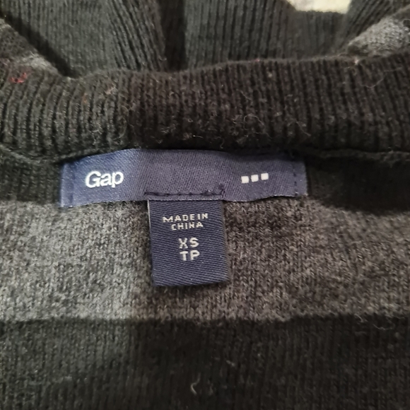 GAP Women’s Crew Neck Striped Sweater - Picture 3 of 3